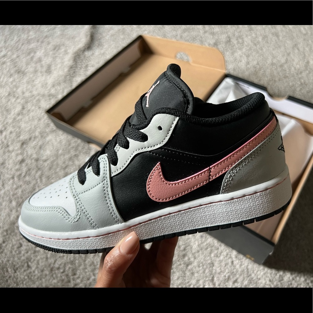 Jordan Low 4.5 GS (Womens 6)